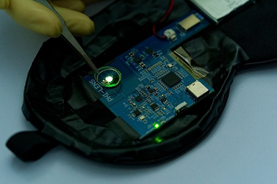 Wireless OLED contact lenses for used as on-eye wearable light sources could help eliminate patient discomfort during retinal examinations and be used in personalized healthcare monitoring. Courtesy of KAIST.