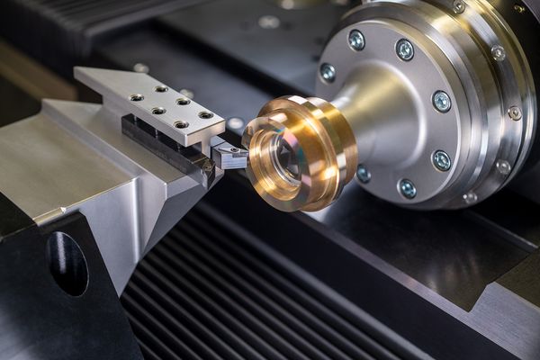 TRIOPTICS GmbH - Short Cycle Times in Alignment Turning