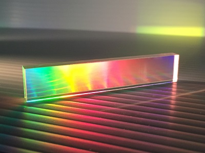 Ultrabroadband Diffraction Gratings